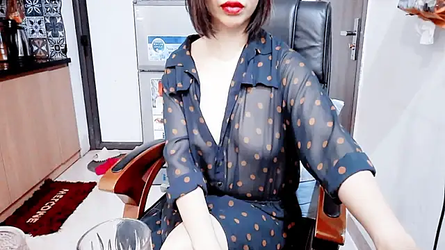 Snapshot of Miu-Le chatting on February 2026 07:32:02 PM Miu-Le online show from February 2026 07:32:02 PM