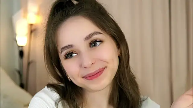 Snapshot of EstherMitchel chatting on December 2024 04:12:02 AM EstherMitchel online show from December 2024 04:12:02 AM