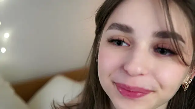 Snapshot of EstherMitchel chatting on December 2024 06:20:02 AM EstherMitchel online show from December 2024 06:20:02 AM