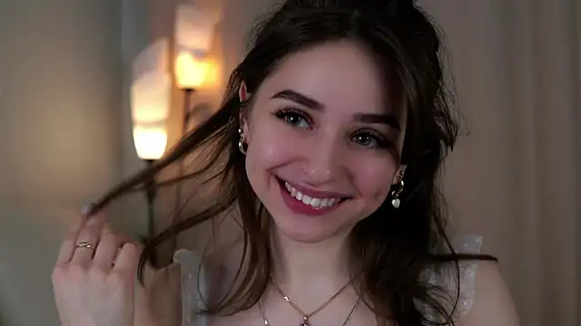 Snapshot of EstherMitchel chatting on January 2025 04:06:02 AM EstherMitchel online show from January 2025 04:06:02 AM