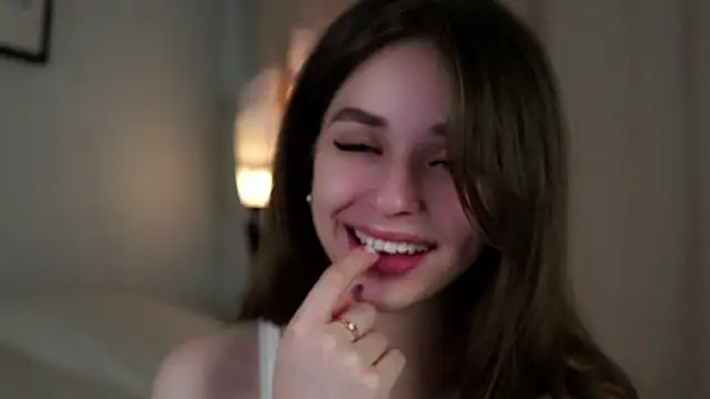 Snapshot of EstherMitchel chatting on January 2025 01:08:01 AM EstherMitchel online show from January 2025 01:08:01 AM