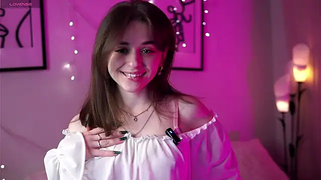 Snapshot of EstherMitchel chatting on February 2025 01:13:01 AM EstherMitchel online show from February 2025 01:13:01 AM