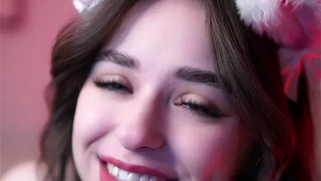 Snapshot of EstherMitchel chatting on March 2025 01:52:02 AM EstherMitchel online show from March 2025 01:52:02 AM