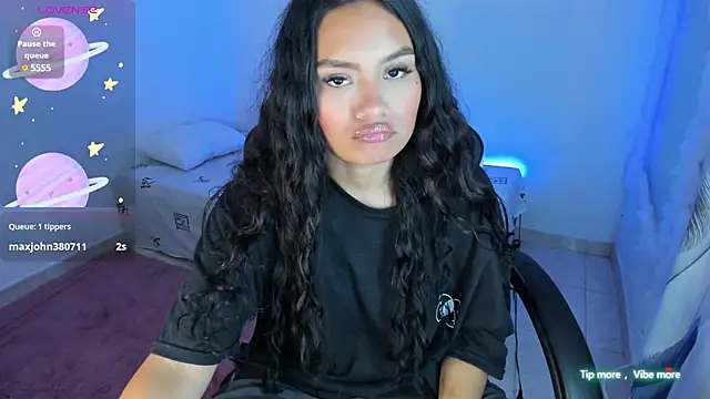 Snapshot of Riana_Kean chatting on January 2025 02:43:01 AM Riana Kean online show from January 2025 02:43:01 AM
