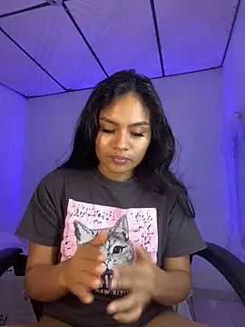Snapshot of Riana_Kean chatting on February 2025 10:32:01 PM Riana Kean online show from February 2025 10:32:01 PM
