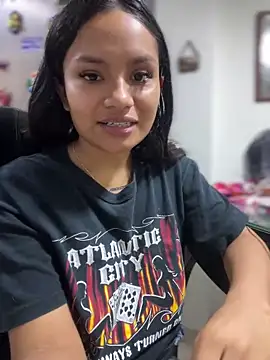 Snapshot of Riana_Kean chatting on February 2025 11:02:02 PM Riana Kean online show from February 2025 11:02:02 PM