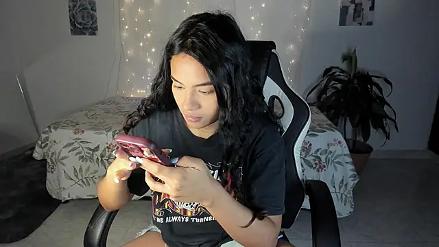 Snapshot of Riana_Kean chatting on October 2025 02:04:02 AM Riana Kean online show from October 2025 02:04:02 AM