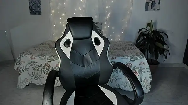 Snapshot of Riana_Kean chatting on October 2025 03:07:02 AM Riana Kean online show from October 2025 03:07:02 AM