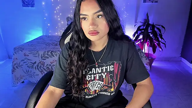 Snapshot of Riana_Kean chatting on November 2025 04:32:02 AM Riana Kean online show from November 2025 04:32:02 AM