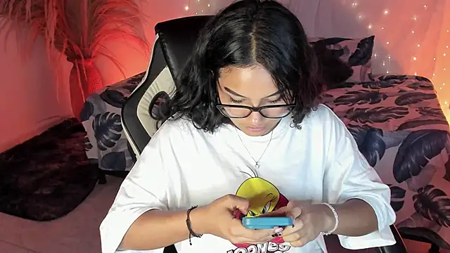 Snapshot of Riana_Kean chatting on April 2026 02:00:01 AM Riana Kean online show from April 2026 02:00:01 AM