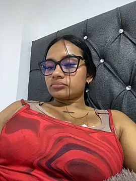 Snapshot of Riana_Kean chatting on April 2026 11:33:02 PM Riana Kean online show from April 2026 11:33:02 PM