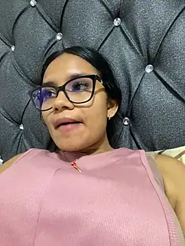 Snapshot of Riana_Kean chatting on May 2026 06:03:01 PM Riana Kean online show from May 2026 06:03:01 PM
