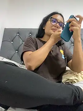 Snapshot of Riana_Kean chatting on May 2026 11:34:02 PM Riana Kean online show from May 2026 11:34:02 PM