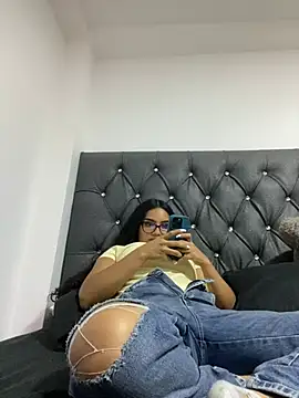 Snapshot of Riana_Kean chatting on May 2026 10:04:02 PM Riana Kean online show from May 2026 10:04:02 PM