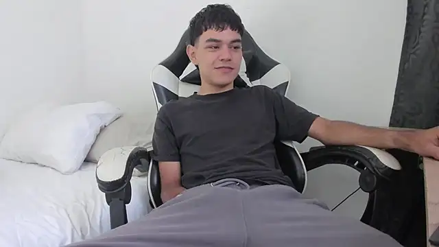 ronaldmq20 online show from April 2026 04:15:01 PM