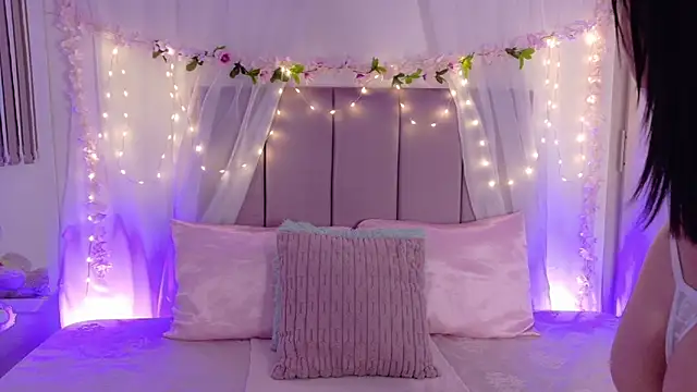 Julie Bennet online show from February 2026 01:14:01 AM