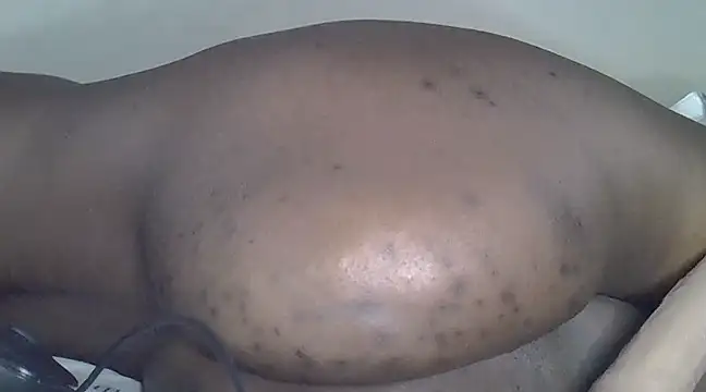 Snapshot of weusi12wetu chatting on February 2025 01:37:01 AM weusi12wetu online show from February 2025 01:37:01 AM