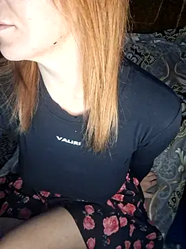 Snapshot of _Kitti_ chatting on October 2025 05:00:01 PM Kitti online show from October 2025 05:00:01 PM