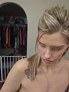 Snapshot of ellieconradxo chatting on May 2026 03:08:02 PM ellieconradxo online show from May 2026 03:08:02 PM