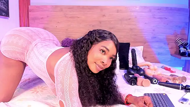 Aliisson Cruz online show from November 2025 12:37:02 PM