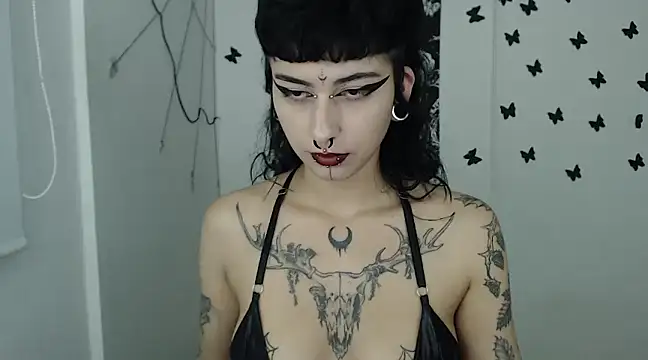 Snapshot of n0sferatus__ chatting on January 2025 04:18:02 AM n0sferatus online show from January 2025 04:18:02 AM
