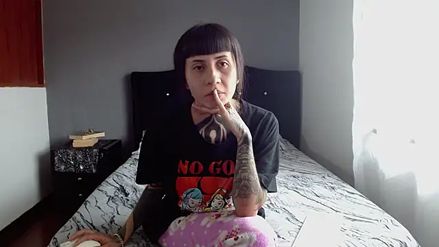Emilia 1995 online show from June 2026 04:00:02 PM