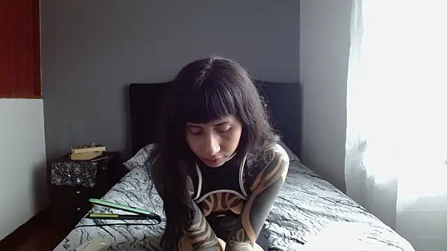 Emilia 1995 online show from June 2026 06:18:02 PM