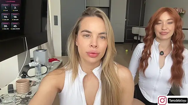 Snapshot of diffgirls2 chatting on June 2026 08:04:02 AM diffgirls2 online show from June 2026 08:04:02 AM