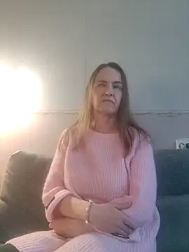 Snapshot of Evelina_cute chatting on December 2024 12:44:02 PM Evelina cute online show from December 2024 12:44:02 PM