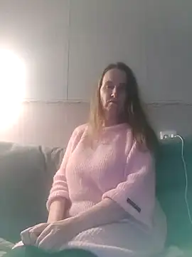 Snapshot of Evelina_cute chatting on December 2024 06:48:02 PM Evelina cute online show from December 2024 06:48:02 PM