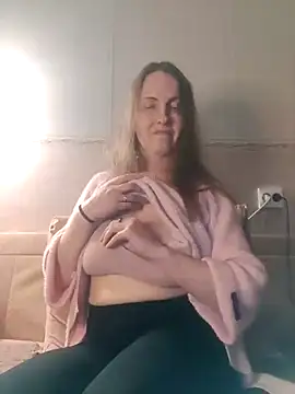 Snapshot of Evelina_cute chatting on December 2024 03:30:02 PM Evelina cute online show from December 2024 03:30:02 PM