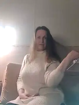 Snapshot of Evelina_cute chatting on December 2024 06:05:01 PM Evelina cute online show from December 2024 06:05:01 PM