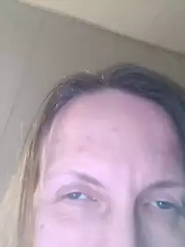 Snapshot of Evelina_cute chatting on December 2024 05:14:01 PM Evelina cute online show from December 2024 05:14:01 PM