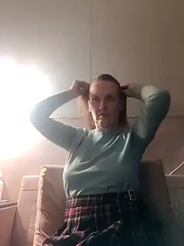 Snapshot of Evelina_cute chatting on January 2025 10:46:02 PM Evelina cute online show from January 2025 10:46:02 PM