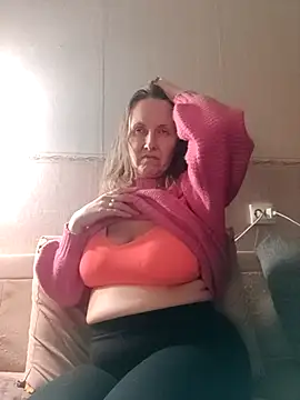 Snapshot of Evelina_cute chatting on January 2025 10:01:01 PM Evelina cute online show from January 2025 10:01:01 PM