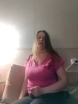 Snapshot of Evelina_cute chatting on January 2025 03:33:01 PM Evelina cute online show from January 2025 03:33:01 PM