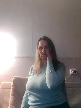 Snapshot of Evelina_cute chatting on February 2025 04:48:02 PM Evelina cute online show from February 2025 04:48:02 PM