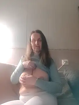 Snapshot of Evelina_cute chatting on February 2025 05:09:02 PM Evelina cute online show from February 2025 05:09:02 PM