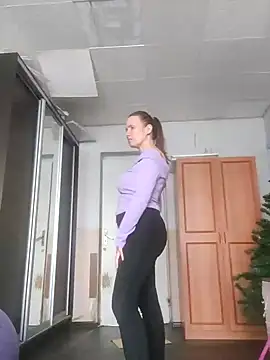 Snapshot of Evelina_cute chatting on February 2025 11:46:01 AM Evelina cute online show from February 2025 11:46:01 AM