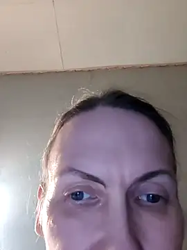 Snapshot of Evelina_cute chatting on March 2025 08:00:01 PM Evelina cute online show from March 2025 08:00:01 PM