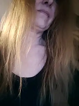 Snapshot of Evelina_cute chatting on October 2025 05:21:02 PM Evelina cute online show from October 2025 05:21:02 PM