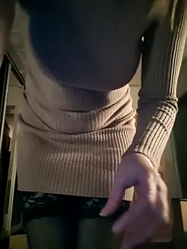 Snapshot of Evelina_cute chatting on October 2025 06:07:02 PM Evelina cute online show from October 2025 06:07:02 PM