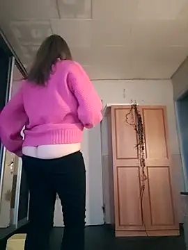 Snapshot of Evelina_cute chatting on October 2025 02:50:01 PM Evelina cute online show from October 2025 02:50:01 PM