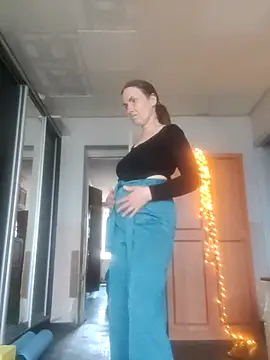 Snapshot of Evelina_cute chatting on October 2025 01:01:02 PM Evelina cute online show from October 2025 01:01:02 PM