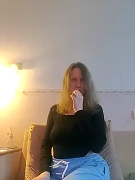 Snapshot of Evelina_cute chatting on November 2025 12:06:01 PM Evelina cute online show from November 2025 12:06:01 PM