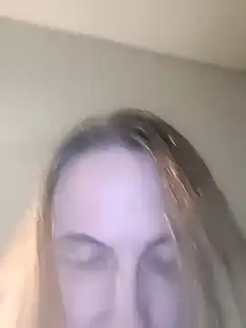 Snapshot of Evelina_cute chatting on November 2025 03:12:01 PM Evelina cute online show from November 2025 03:12:01 PM