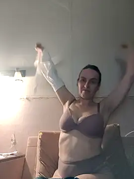 Snapshot of Evelina_cute chatting on November 2025 05:22:01 PM Evelina cute online show from November 2025 05:22:01 PM