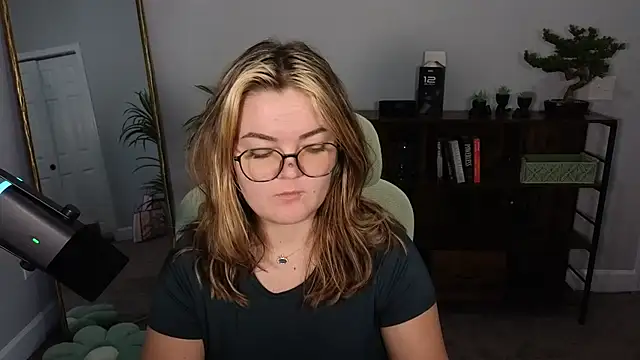 Snapshot of rodeobrii chatting on September 2025 03:43:02 AM rodeobrii online show from September 2025 03:43:02 AM