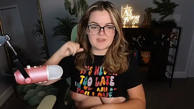 Snapshot of rodeobrii chatting on October 2025 01:50:02 AM rodeobrii online show from October 2025 01:50:02 AM