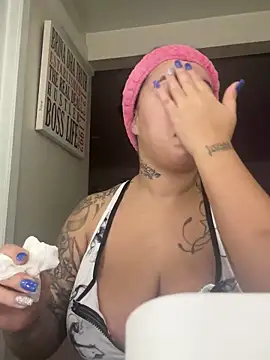 Snapshot of DhaTruth chatting on December 2024 07:49:01 PM DhaTruth online show from December 2024 07:49:01 PM